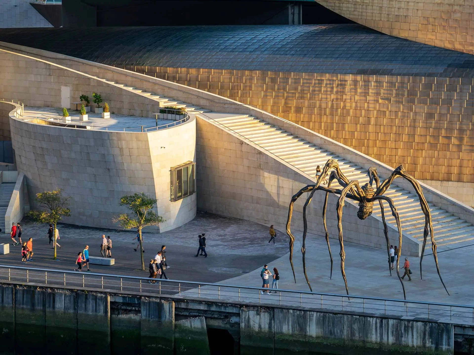 Louise Bourgeois, Maman, 1999